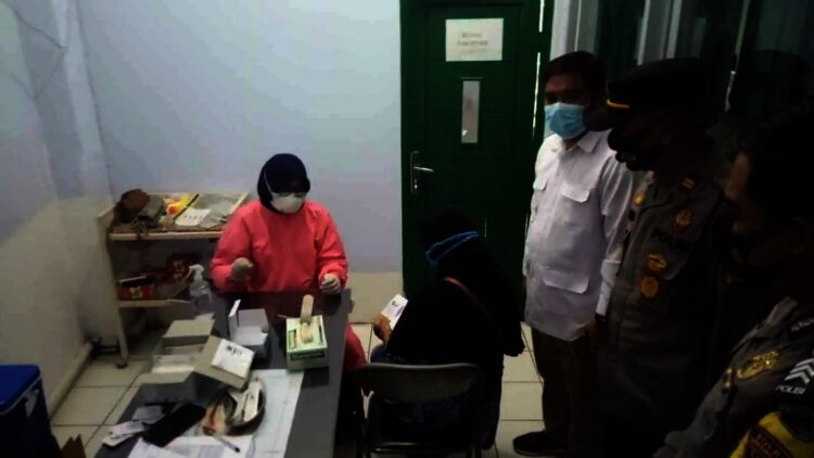 VAKSINASI–Dewan Pimpinan Cabang (DPC) Partai Gerindra Kabupaten Serang, melakukan vaksinasi terhadap 500 sasaran di lima daerah pemilihan (Dapil), selama dua hari terhitung sejak Sabtu (14/8/2021) sampai Minggu (15/8/2021). (ISTIMEWA)