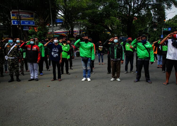 Potret Pengendara di Jalan Daan Mogot Saat Detik-detik Proklamasi