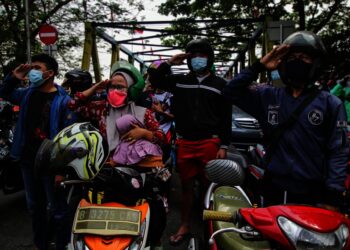 Potret Pengendara di Jalan Daan Mogot Saat Detik-detik Proklamasi
