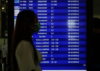 Foto Aktifitas Penumpang di Bandara Soetta Pada Masa PPKM Jawa-Bali
