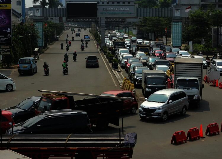 Foto Suasana Penyekatan di Jalan Raya Serpong Saat PPKM Diperpanjang