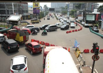Foto Suasana Penyekatan di Jalan Raya Serpong Saat PPKM Diperpanjang