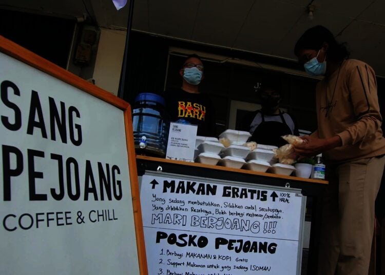 Potret Kedai Kopi di Tangerang Sediakan Sajian Gratis Selama PPKM