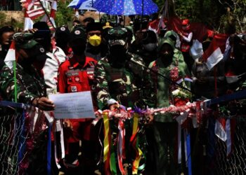 Pangdam III Siliwangi, Mayjen TNI Nugroho Budi W, menggunting pita. (ISTIMEWA)