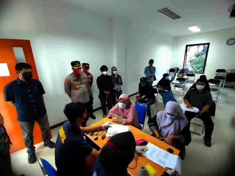 250 Mahasiswa Universitas Tangerang Raya Ikuti Vaksinasi Covid-19