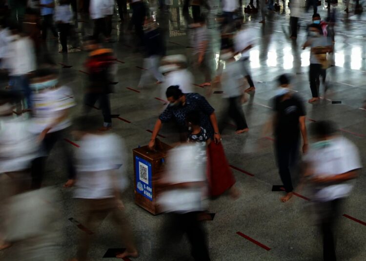 Potret Masjid Al-Azhom Tangerang Kembali Gelar Salat Jumat