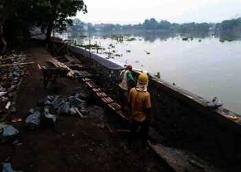 Sempat Ambruk, Turap Situ Kelapa Dua Dibangun Lagi
