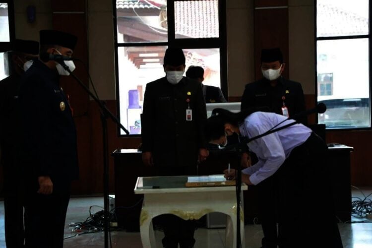 Bupati Zaki Lantik 26 PNS Fungsional
