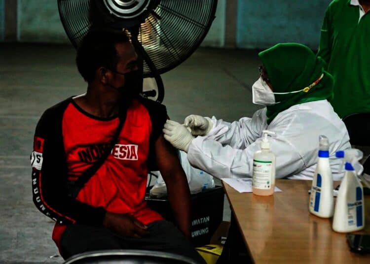 Potret Vaksinasi Covid-19 Tingkat RW di Kota Tangerang