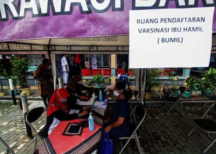 Foto Bumil di Kota Tangerang Ikuti Vaksinasi Covid-19
