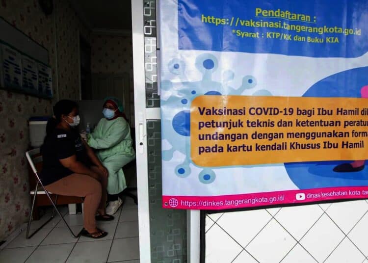 Foto Bumil di Kota Tangerang Ikuti Vaksinasi Covid-19
