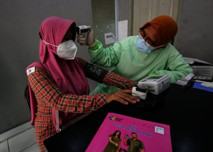 Foto Bumil di Kota Tangerang Ikuti Vaksinasi Covid-19