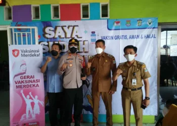 Gelar Serbuan Vaksin, Polsek Teluknaga Jemput Bola di Kampung Melayu Barat