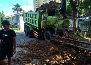Transformer Nyelonong Siang-siang Lalu Kecelakaan di Kota Tangerang, Sopir Sempat Terjepit