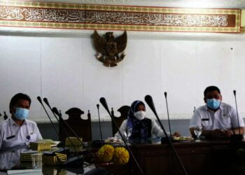 EVALUASI–Asisten Daerah (Asda) III Bidang Administrasi Umum Kabupaten Serang, Ida Nuraida, usai mengikuti Kick Off Evaluasi 2021 Sakip, Reformasi Birokrasi, Zona Integritas, yang digelar KemenPAN-RB secara virtual, di Aula KH. Syam’un, Rabu (18/8/2021). (ISTIMEWA)