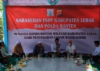 SARASEHAN–Polda Banten mengadakan sarasehan, bersama pengurus Forum Silaturahmi Pondok Pesantren (FSPP) Kabupaten Lebak, dengan tema “Menjaga Kondusifitas Wilayah Kabupaten Lebak dari Penyebaran Faham Radikalisme”, Minggu (26/9/2021). (ISTIMEWA)