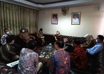 JALIN KERJASAMA–PT Serang Berkah Mandiri (SBM), menjajaki kerjasama dengan PT. Chosan Mitra Abadi (CMA) yang membidangi eksport sepatu kebeberapa Negara di Eropa, Selasa (14/9/2021). (ISTIMEWA)
