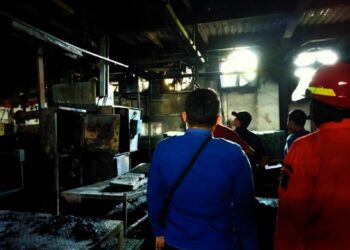 KEBAKARAN–PT. PA Ruber Indonesia Jaya, di Kawasan Modern Industri III Cikande Nomor 7B, Jl. Raya Serang – Jakarta KM 68, terbakar, Minggu (26/9/2021). Kerugian ditaksir mencapai Rp 250 Juta. (ISTIMEWA)