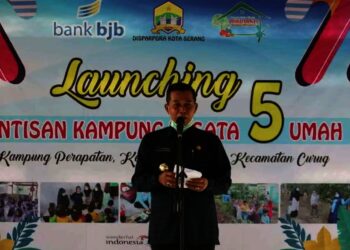 PERESMIAN–Wali Kota Serang, Syafrudin, meresmikan rintisan kampung wisata edukasi (Wisata 5 Umah), di Lingkungan Perapatan, RT 01 RW 01, Kelurahan Curug, Kecamatan Curug, Kota Serang, Kamis (23/9/2021). (ISTIMEWA)