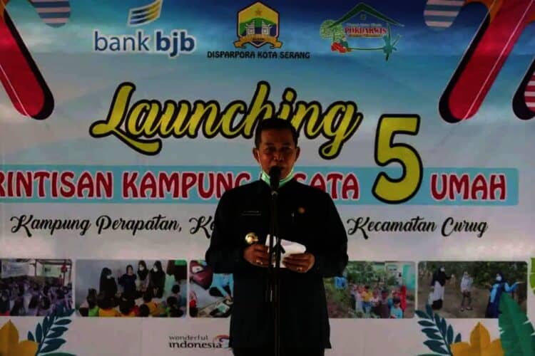PERESMIAN–Wali Kota Serang, Syafrudin, meresmikan rintisan kampung wisata edukasi (Wisata 5 Umah), di Lingkungan Perapatan, RT 01 RW 01, Kelurahan Curug, Kecamatan Curug, Kota Serang, Kamis (23/9/2021). (ISTIMEWA)