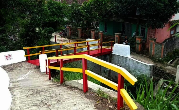 Alfamart Lakukan Peremajaan 20 Jembatan di Berbagai Pedesaan