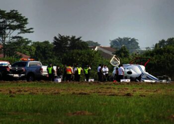 Potret Helikopter Terguling di Bandara Budiarto Curug
