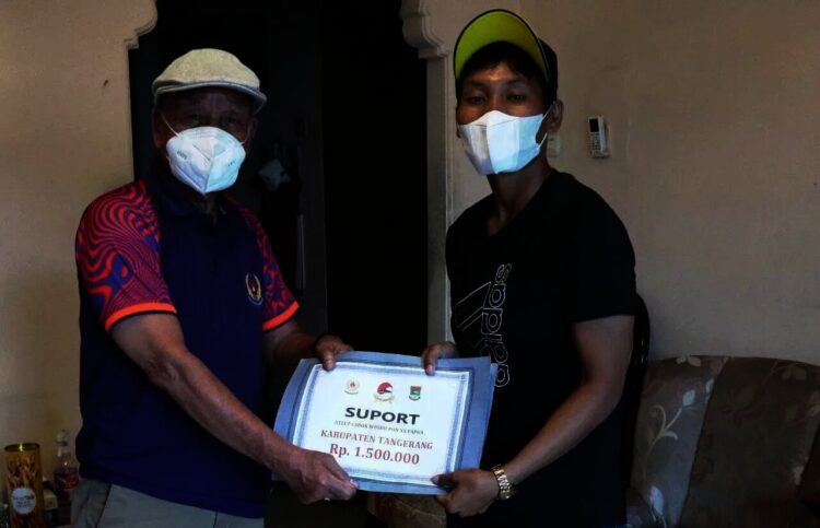 Dua Atlet Wushu asal Kabupaten Tangerang Diberi Uang Saku