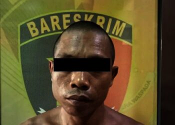 Seorang pelaku yang diamankan ke Mapolres Pandeglang. (ISTIMEWA)