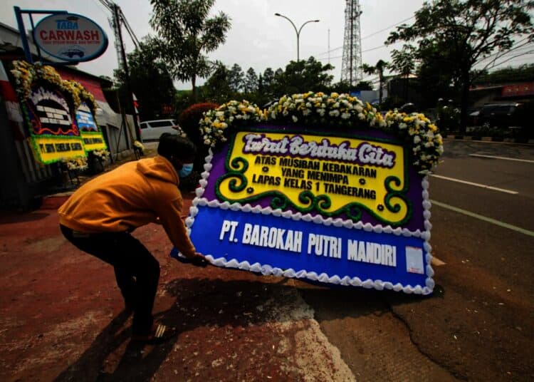 Potret Karangan Bunga Ucapan Duka Cita Penuhi Lapas Klas 1 Tangerang