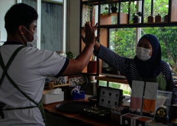 Potret Kedai Kopi Tempat Berinteraksi Penyandang Tuna Rungu di Bintaro