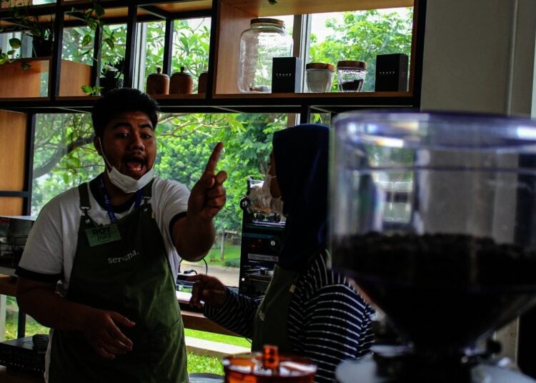 Potret Kedai Kopi Tempat Berinteraksi Penyandang Tuna Rungu di Bintaro