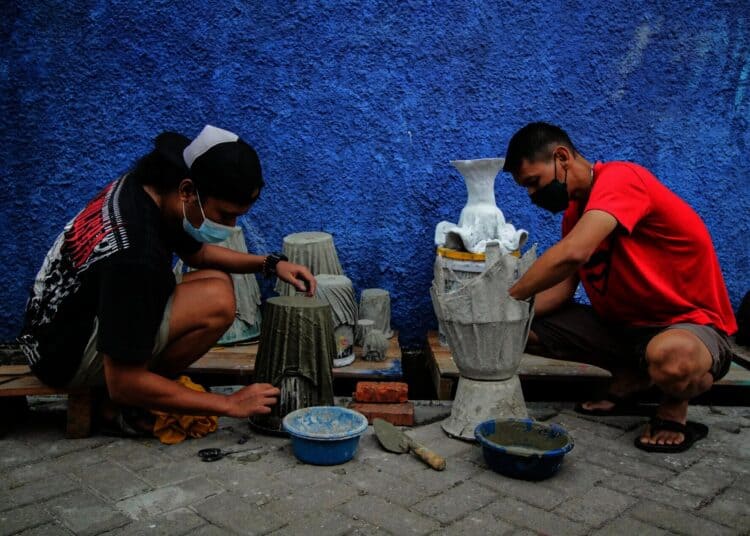 Potret Pembuatan Pot Berbahan Dasar Kain Bekas di Tangerang