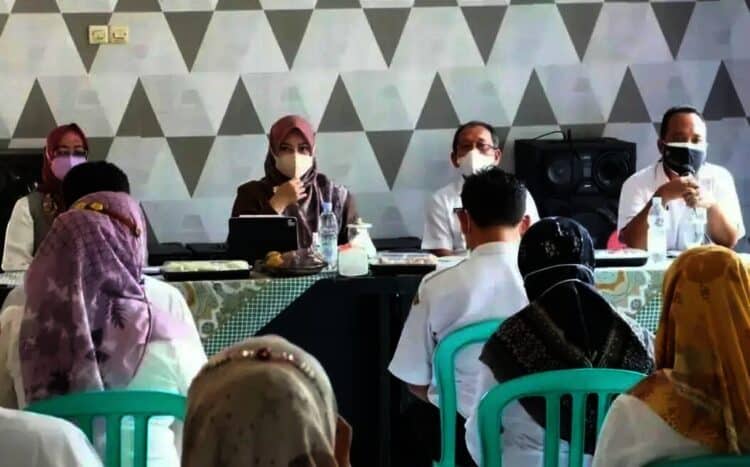 KUNKER–Bupati Pandeglang, Irna Narulita, didampingi jajarannya, sedang menemui para pegawai di Kecamatan Cimanuk, Rabu (1/9/2021). (ISTIMEWA)