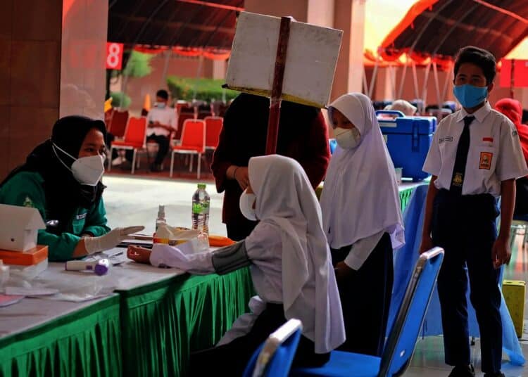 Potret Vaksinasi Massal untuk Pelajar di Kota Tangerang