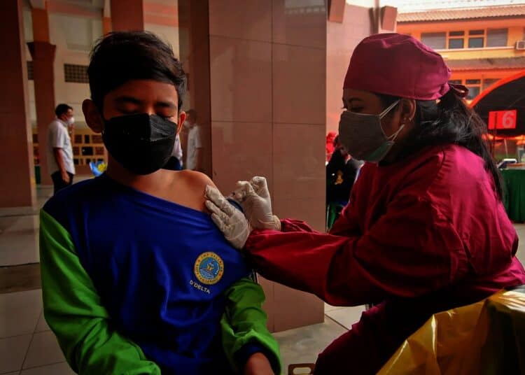 Potret Vaksinasi Massal untuk Pelajar di Kota Tangerang
