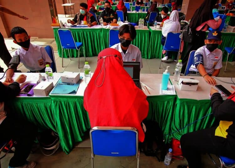 Potret Vaksinasi Massal untuk Pelajar di Kota Tangerang