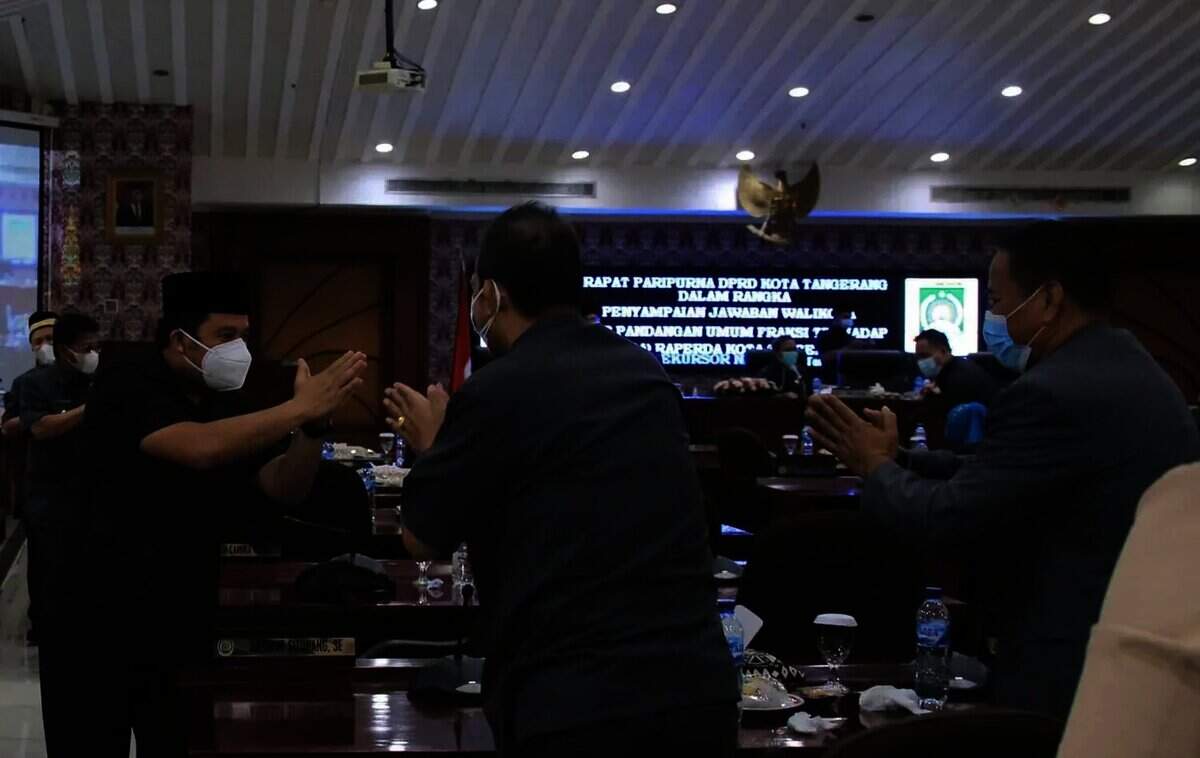 Tanggapi Pandangan Umum Fraksi Terkait 3 Raperda, Begini Jawaban Wali Kota Arief