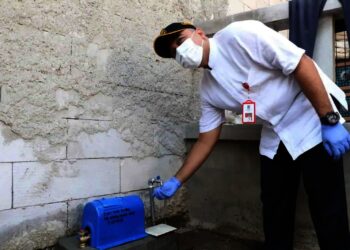 Bupati Zaki Tinjau Sambungan Air Bersih Warga Teluknaga