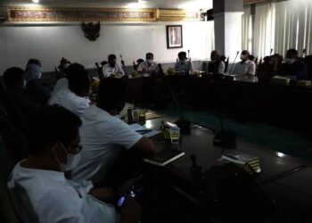 RAPAT KOORDINASI–Pihak Pemkab Serang, menggelar rapat koordinasi dengan pihak BBWSC3, terkait kelanjutan pembangunan long storage, Rabu (15/9/2021). (ISTIMEWA)
