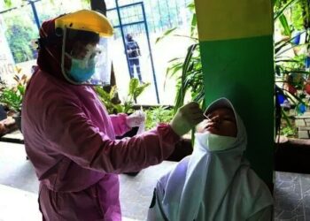 Sejumlah Siswa dan Guru SMP di Kota Tangerang Jalani Tes Swab, Ada Apa?