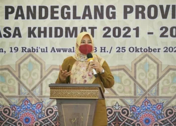 Bupati Pandeglang, Irna Narulita, sedang sambutan di acara pelantikan Pengurus MUI Pandeglang masa khidmat 2021-2026, di Aula Pendopo Bupati Pandeglang, Senin (25/10/2021). (ISTIMEWA)