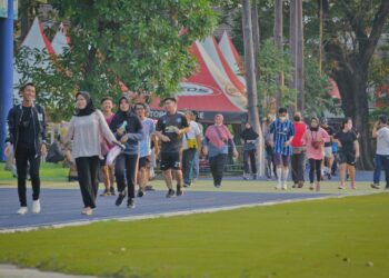 Potret Aktivitas Warga Berolahraga di Alun-alun Kota Tangerang
