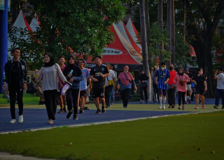 Potret Aktivitas Warga Berolahraga di Alun-alun Kota Tangerang
