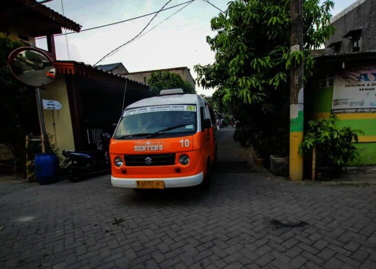Potret Angkot si Benteng yang Kini Digratiskan Hingga Akhir Tahun