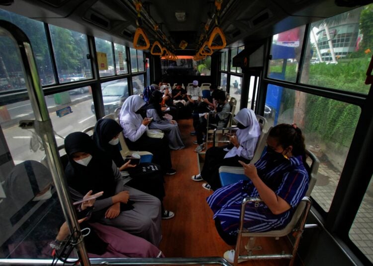 Potret Pelonggaran Kapasitas Angkutan Umum di Kota Tangerang
