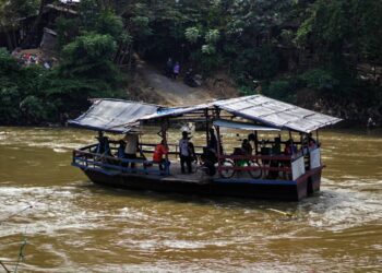 Potret Jasa Penyeberangan Perahu Eretan di Neglasari Kota Tangerang