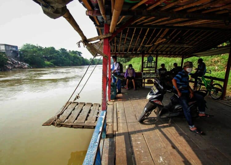 Potret Jasa Penyeberangan Perahu Eretan di Neglasari Kota Tangerang