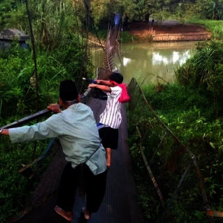 Jembatan Gantung Ambrol (2)