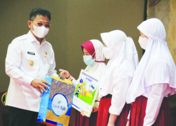 50.000 Pelajar di Kota Tangerang Diberi Buku Tabungan