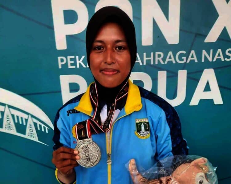 Kalah dari Atlet Jabar, Syahara Raih Medali Perak Cabor Panahan